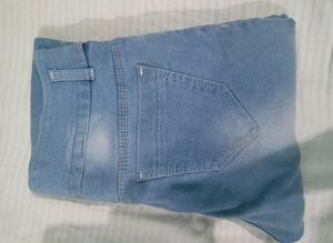 Women Slim Fit Mid-rise Light Blue Denim Jeans