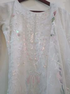beautiful pakistani Kurta Set with ruffled dupatta
