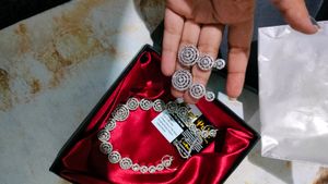 Elegant Ad Jwellery Se..!!