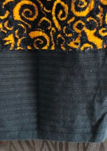 Stylish Black &amp; Gold Sweatshirt