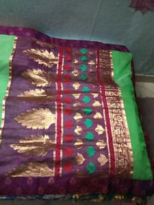 GentlyUsed GreenWithPurpleBorder  LeafPattern Sare