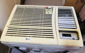 WINDOW AIR CONDITIONER