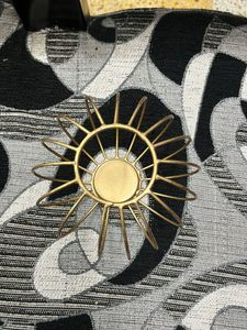 Beautiful Candle Stand (Golden)