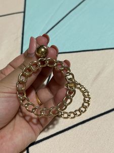 Large hoop earrings. 🌼