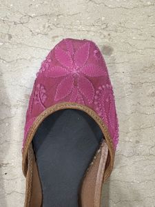 Pink Jutti/ Mojri