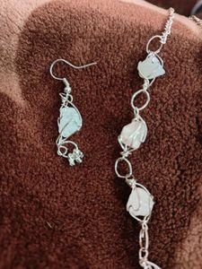Quartz necklace with earrings