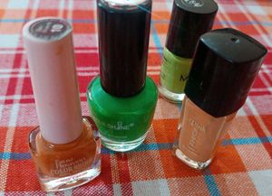 Set Of 4 Nailpolishes