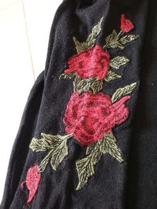 MAX BRAND EMBROIDERED TOP🖤❤️