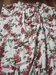 Beautiful Floral Top 😍