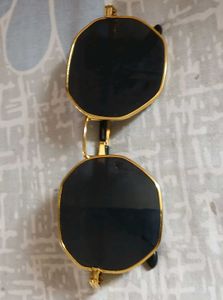 Gorgeous Sunglasses In Golden Frame