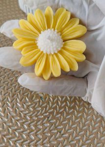 Daisy Flower candle