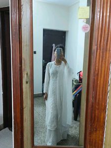 Elegant White Embroidered Kurta Set ( 4 pcs)