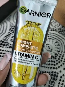 Garnier Vitamin C Bright Complete Cleanser