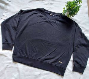 Comfy Black Sweatshirt