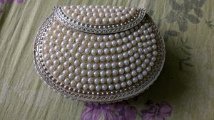 Pearl Clutch