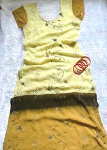 Beautiful Kurti With Embroidery Work🩷