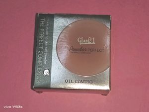 GLAM21 🎉🎉 COMPACT POWDER 🎉! Perfect Complexion
