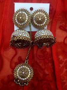 Jhumka Earrings With Mangtika
