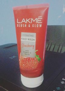 Lakme blush &amp;glow hydrating face wash strawberry w