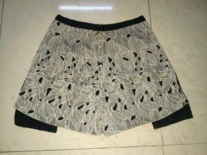 (Price Drop) black &amp; white skirt like shorts🖤