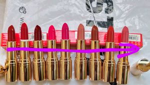 Pack Of 1 Myglamm Treasure It Suede Matte Lipstick