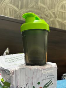 Oziva Shaker Green Top, 300ml