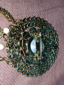 Elegant Kundan &amp; Pearl Dress Chain Accessory