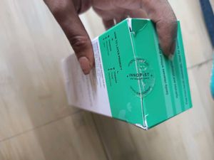 Chemist at Play Face Wash