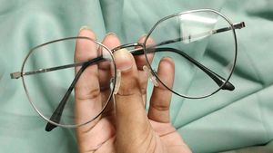 Stylish Silver Frame Glasses