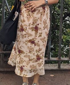 vintage floral midi skirt 🌼 (soft girl energy)