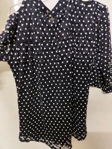 Black Top With White Pearl On The Neck