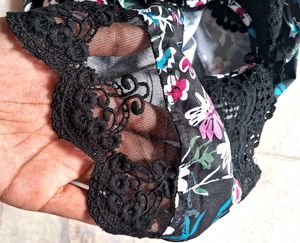 Shein Floral Lace Top..🎀