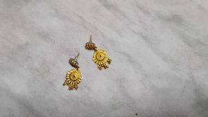 Elegant Gold-Tone Necklace