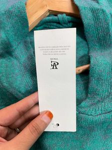 B2G2 🎁🏷️New With Tag Y2K Ruffle Sleeve D
