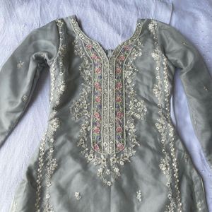 Elegant Embroidered Pakistani suit Kurta Set