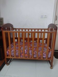 Babyhug Wooden Crib with Mattress