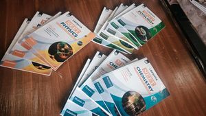 Complet PW Class 12 NEET Modules Book