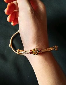 GOLDEN BANGLES