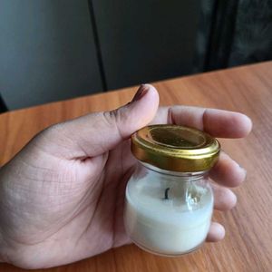 Vanilla Candle With Free Butterfly Clips