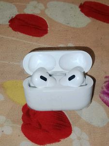 AirPods Pro - Like New