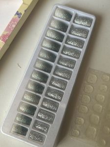 press on nails