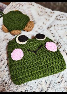 Crocheted Frog Coin Bag
