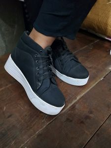 Black Shoes