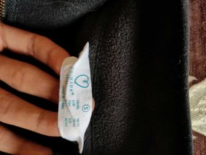 Trending quater zipper for women's