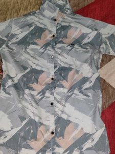 Abstract Pattern Shirt(size M hai )