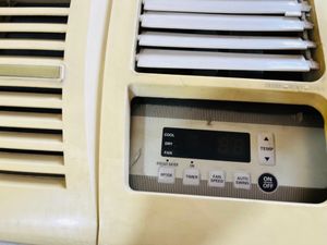 WINDOW AIR CONDITIONER