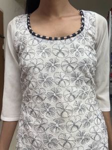 White Floral Embroidered Kurti
