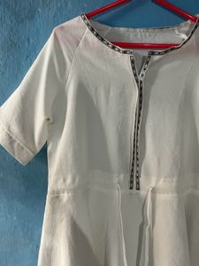 White short-sleeve tunic
