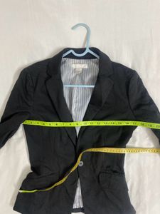H&amp;M black Blazer size S(bust 34)