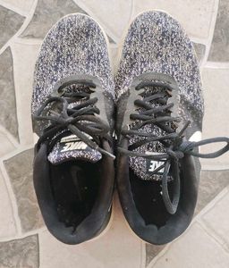 OG Nike Flex Contact Workout Shoes